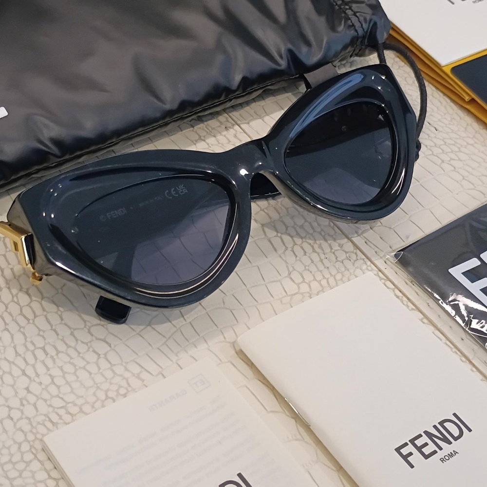 💋 Fendi Cat Eye Sunglasses AUTHNTIC *NEW
